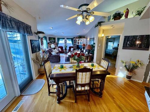 22 Fairmont Bay South, Lethbridge, AB - Indoor Photo Showing Dining Room