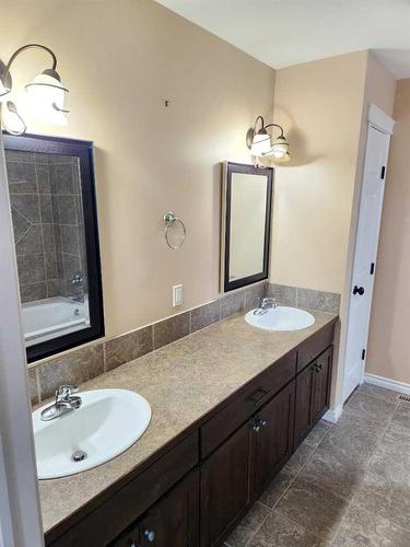 502 Centennial Avenue, Nobleford, AB - Indoor Photo Showing Bathroom