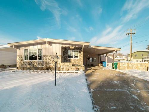 1746 St Andrew Road North, Lethbridge, AB - Outdoor