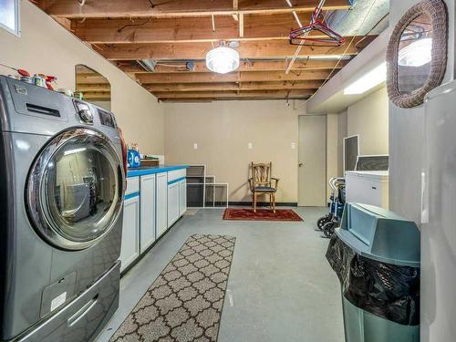 1746 St Andrew Road North, Lethbridge, AB - Indoor Photo Showing Laundry Room