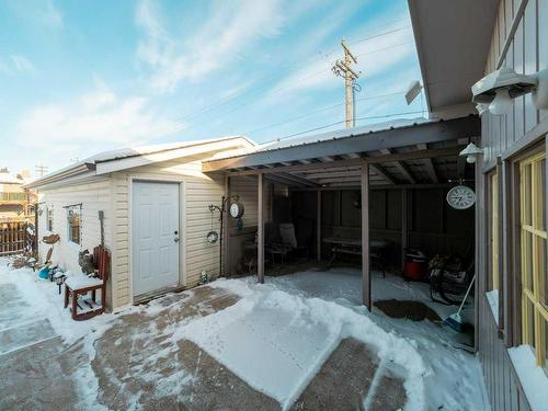 1746 St Andrew Road North, Lethbridge, AB - Outdoor