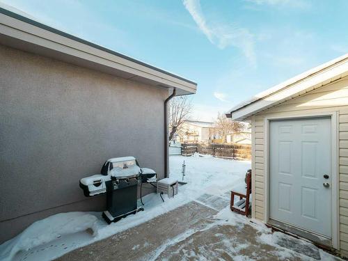 1746 St Andrew Road North, Lethbridge, AB - Outdoor With Exterior