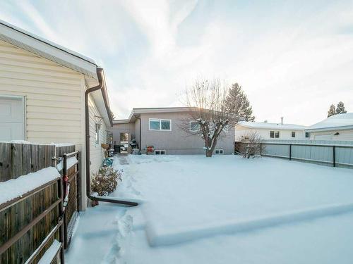 1746 St Andrew Road North, Lethbridge, AB - Outdoor With Exterior