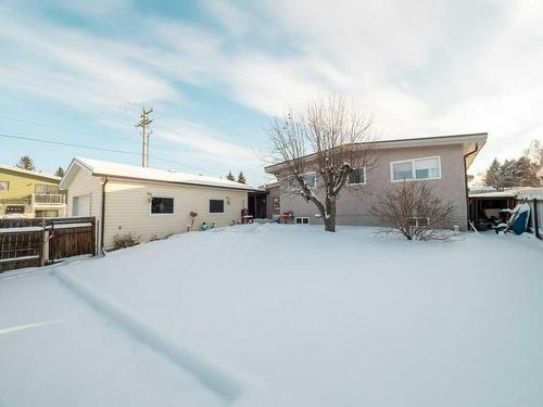 1746 St Andrew Road North, Lethbridge, AB - Outdoor