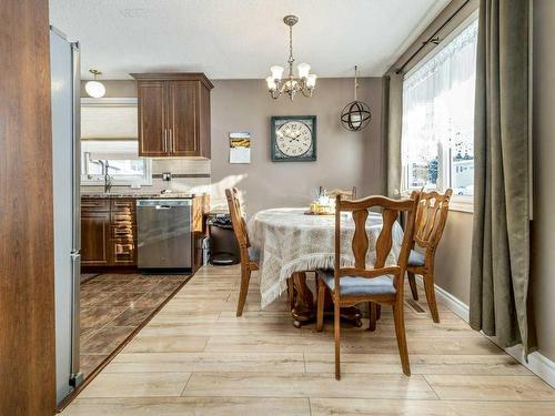 1746 St Andrew Road North, Lethbridge, AB - Indoor Photo Showing Dining Room