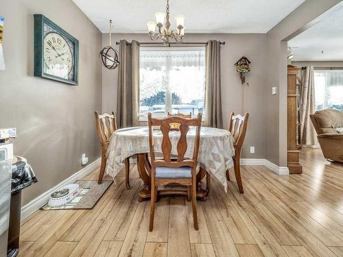 1746 St Andrew Road North, Lethbridge, AB - Indoor Photo Showing Dining Room