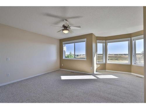 84 Canyon Boulevard West, Lethbridge, AB - Indoor Photo Showing Other Room