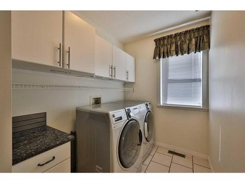 84 Canyon Boulevard West, Lethbridge, AB - Indoor Photo Showing Laundry Room