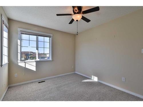 84 Canyon Boulevard West, Lethbridge, AB - Indoor Photo Showing Other Room