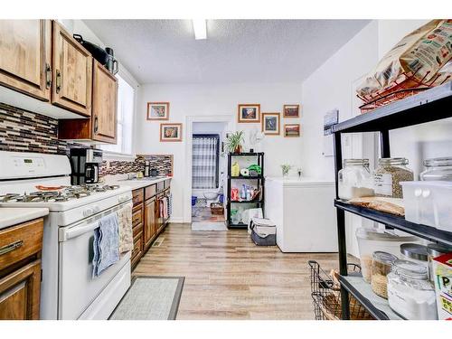 612 6 Street South, Lethbridge, AB - Indoor Photo Showing Kitchen