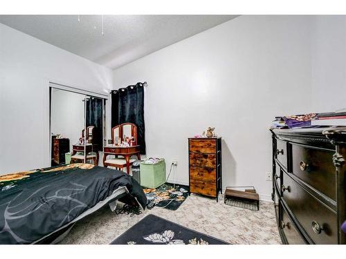 612 6 Street South, Lethbridge, AB - Indoor Photo Showing Bedroom