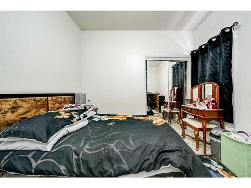 612 6 Street South, Lethbridge, AB - Indoor Photo Showing Bedroom