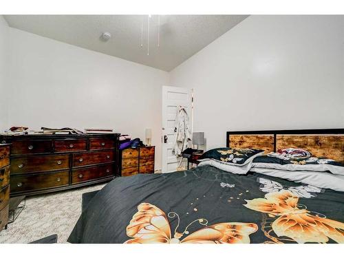 612 6 Street South, Lethbridge, AB - Indoor Photo Showing Bedroom