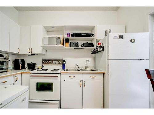 612 6 Street South, Lethbridge, AB - Indoor Photo Showing Kitchen With Double Sink