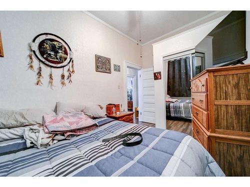 612 6 Street South, Lethbridge, AB - Indoor Photo Showing Bedroom