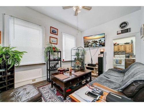 612 6 Street South, Lethbridge, AB - Indoor Photo Showing Living Room