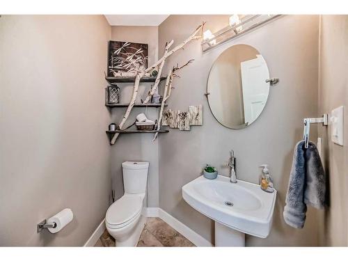 422 Twinriver Road West, Lethbridge, AB - Indoor Photo Showing Bathroom