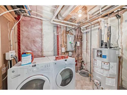 422 Twinriver Road West, Lethbridge, AB - Indoor Photo Showing Laundry Room