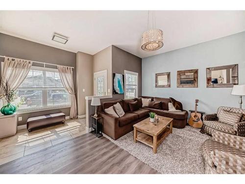 422 Twinriver Road West, Lethbridge, AB - Indoor Photo Showing Living Room