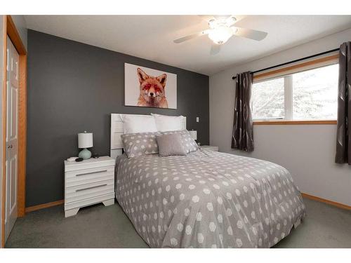 30 Chilcotin Way West, Lethbridge, AB - Indoor Photo Showing Bedroom