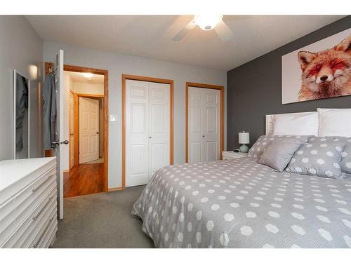 30 Chilcotin Way West, Lethbridge, AB - Indoor Photo Showing Bedroom