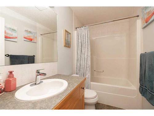 30 Chilcotin Way West, Lethbridge, AB - Indoor Photo Showing Bathroom