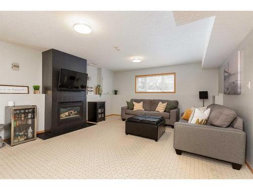 30 Chilcotin Way West, Lethbridge, AB - Indoor With Fireplace