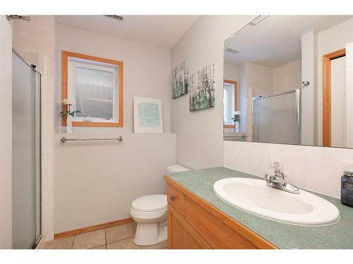 30 Chilcotin Way West, Lethbridge, AB - Indoor Photo Showing Bathroom