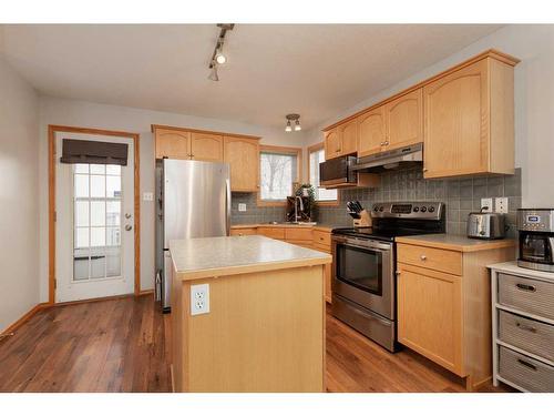 30 Chilcotin Way West, Lethbridge, AB - Indoor Photo Showing Kitchen