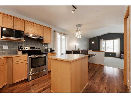 30 Chilcotin Way West, Lethbridge, AB - Indoor Photo Showing Kitchen