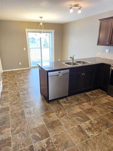 57-49 Keystone Terrace West, Lethbridge, AB - Indoor Photo Showing Kitchen With Double Sink