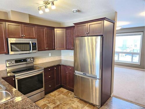 57-49 Keystone Terrace West, Lethbridge, AB - Indoor Photo Showing Kitchen With Stainless Steel Kitchen