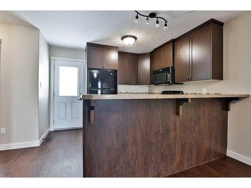 7-3814 Sundance Close, Coalhurst, AB - Indoor Photo Showing Kitchen