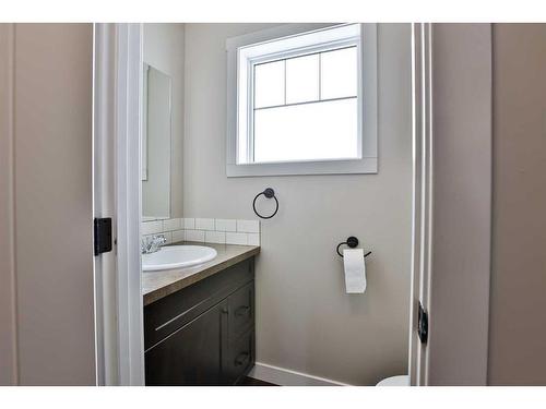 7-3814 Sundance Close, Coalhurst, AB - Indoor Photo Showing Bathroom