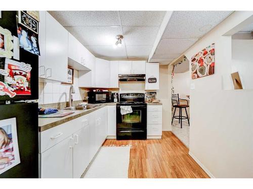 51 Trent Road West, Lethbridge, AB - Indoor Photo Showing Kitchen