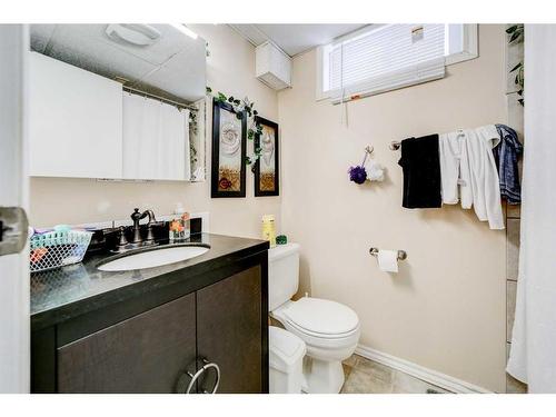 51 Trent Road West, Lethbridge, AB - Indoor Photo Showing Bathroom