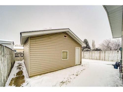 51 Trent Road West, Lethbridge, AB - Outdoor With Exterior