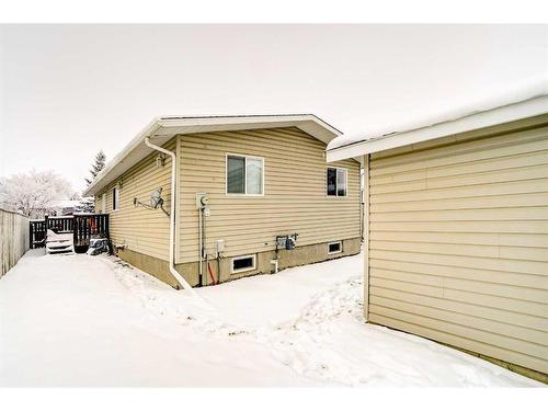 51 Trent Road West, Lethbridge, AB - Outdoor With Exterior