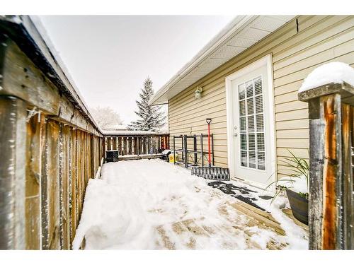 51 Trent Road West, Lethbridge, AB - Outdoor With Deck Patio Veranda With Exterior