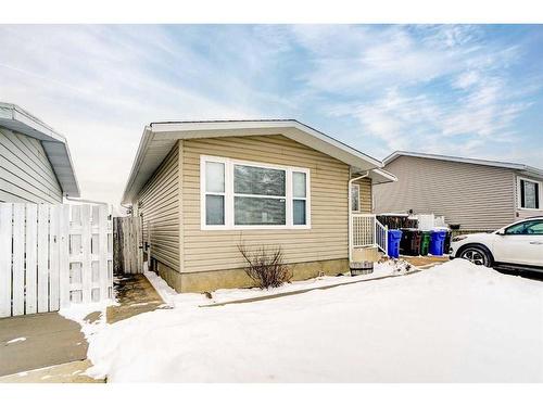 51 Trent Road West, Lethbridge, AB - Outdoor