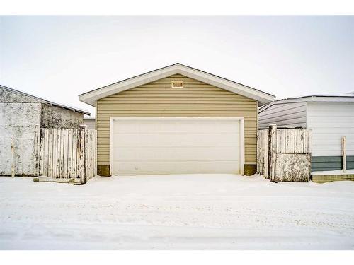 51 Trent Road West, Lethbridge, AB - Outdoor With Exterior