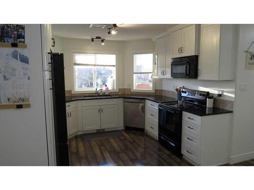 843 Mt Sundance Manor West, Lethbridge, AB - Indoor Photo Showing Kitchen