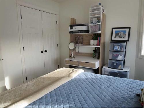 843 Mt Sundance Manor West, Lethbridge, AB - Indoor Photo Showing Bedroom