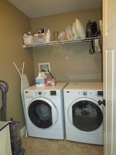 843 Mt Sundance Manor West, Lethbridge, AB - Indoor Photo Showing Laundry Room