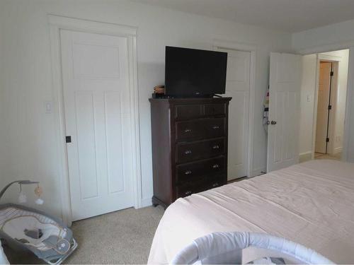 843 Mt Sundance Manor West, Lethbridge, AB - Indoor Photo Showing Bedroom