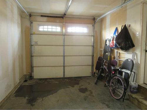 843 Mt Sundance Manor West, Lethbridge, AB - Indoor Photo Showing Garage