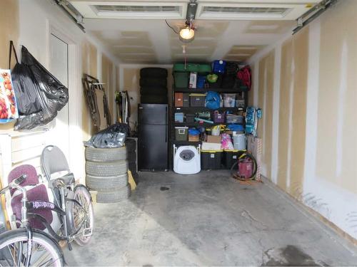 843 Mt Sundance Manor West, Lethbridge, AB - Indoor Photo Showing Garage