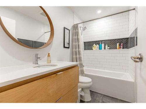 239 52 Avenue, Coalhurst, AB - Indoor Photo Showing Bathroom