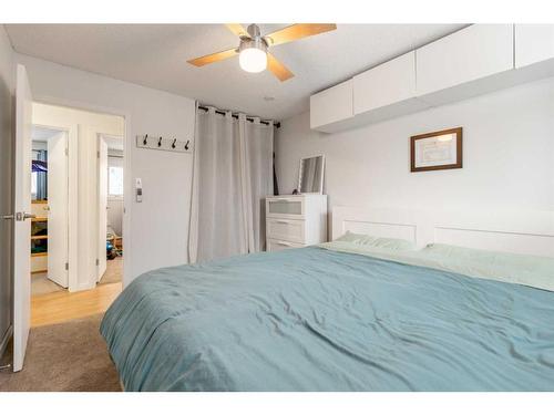 239 52 Avenue, Coalhurst, AB - Indoor Photo Showing Bedroom