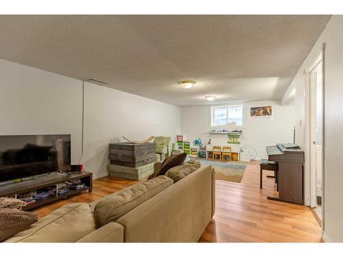 239 52 Avenue, Coalhurst, AB - Indoor Photo Showing Other Room